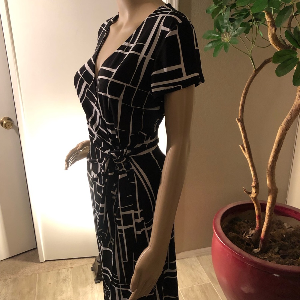 Ladies dress. - Picture 3 of 6